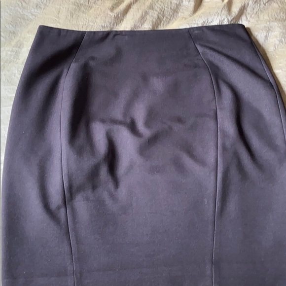 Tahari charcoal pencil skirt - Picture 7 of 8